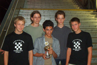 v. l.: Hendrik M&ouml;ller, Betreuer, Rashed Akram, Stefan Schnock und Robin Stellwagen