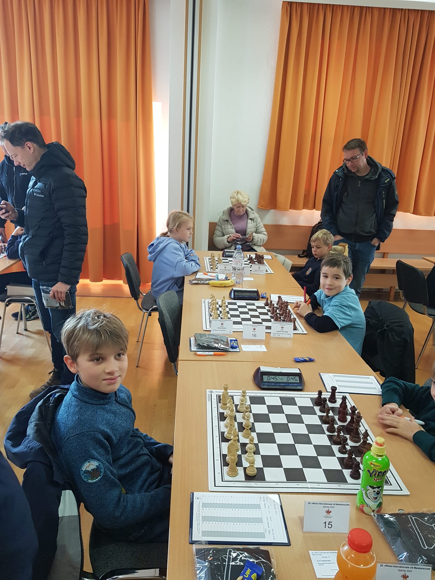 Fynn in Sebnitz (Lukass und Honk(!) im Hintergrund) Fynn in Sebnitz (Lukass und Honk(!) im Hintergrund)