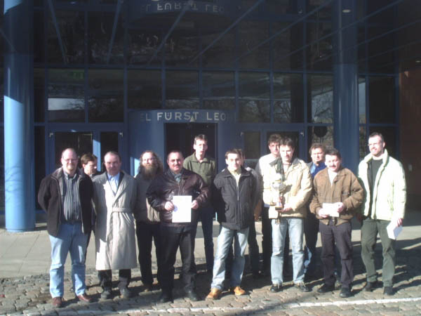 Die drei erstplatzierten Teams: Thomas, Heinz, Volkmar, Jürgen, Harald, Normi, Benno (verdeckt), Christian, Brain, Frank, FM Harald, Simon Teams 1 bis 3
