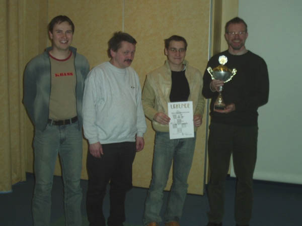 Siegerteam: Brain, Harald, Normi, Pokal, Simon Siegerteam