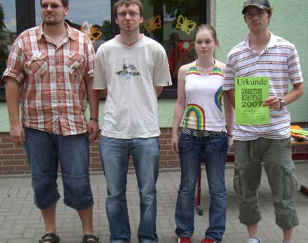 Knapp geschlagene Faust: Janis, Volker, Judith, Paul