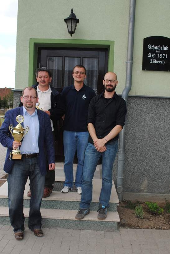 LEM-Siegerehrung: Jens Reipsch (1.), Harald Matthey (2.), Reyk Sch&auml;fer (Turnierleiter), Christian Schindler (3.)