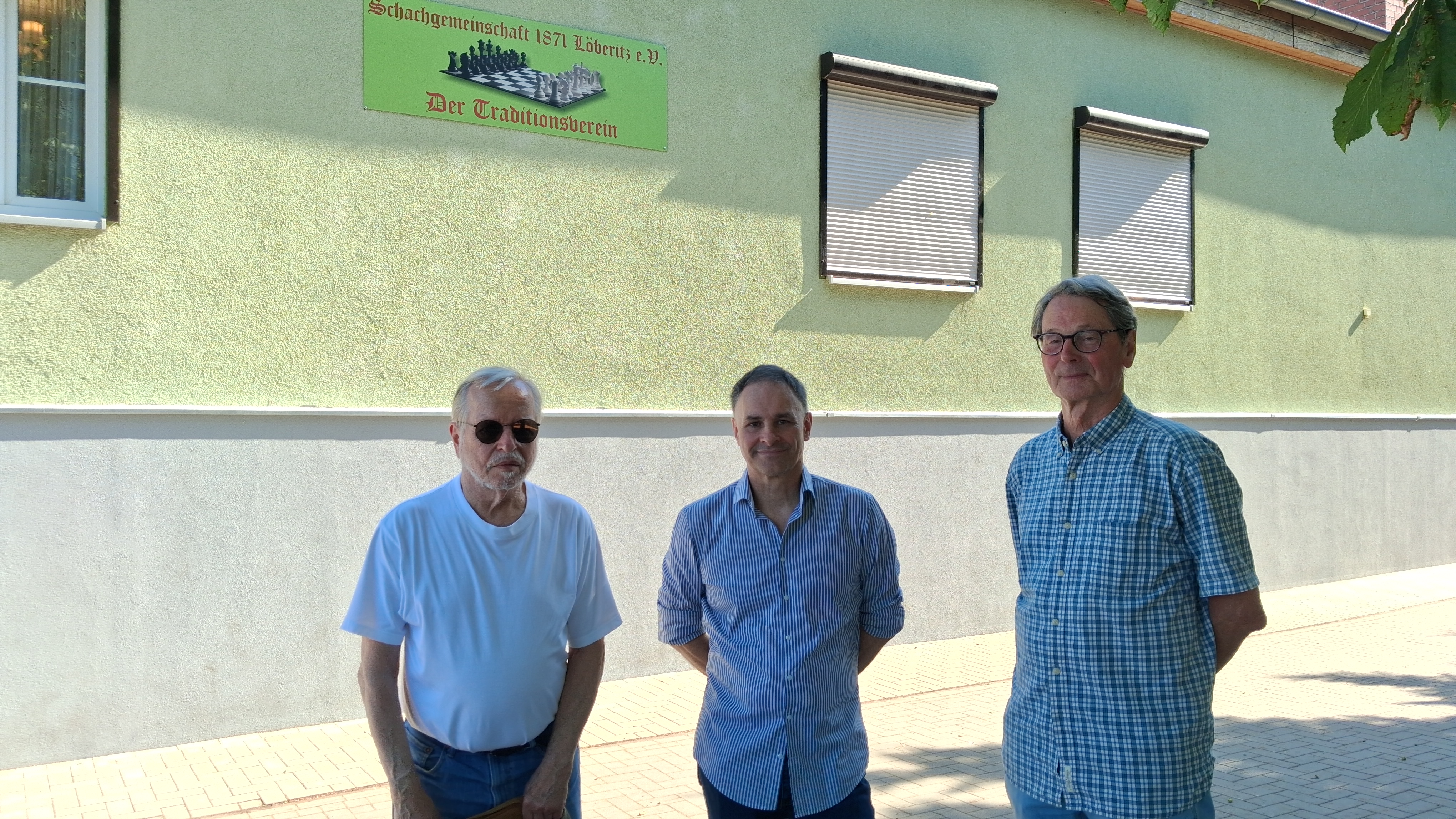 Trio vor Schachclub: Michael Dombrowsky, Harry Schaack, Siegfried Schönle Trio vor Schachclub: Michael Dombrowsky, Harry Schaack, Siegfried Schönle