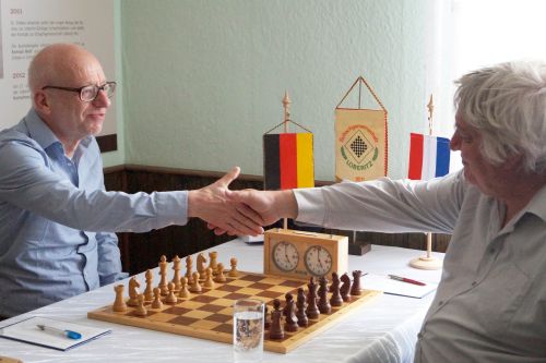 Dr. Robert H&uuml;bner vs. Jan Timman beim L&ouml;beritzer Ehrenpreisturnier 2016